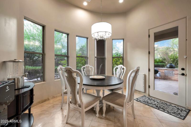Bright Breakfast Nook Views