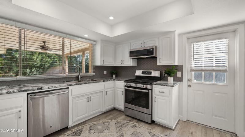 19-web-or-mls-Kitchen Dining Space8