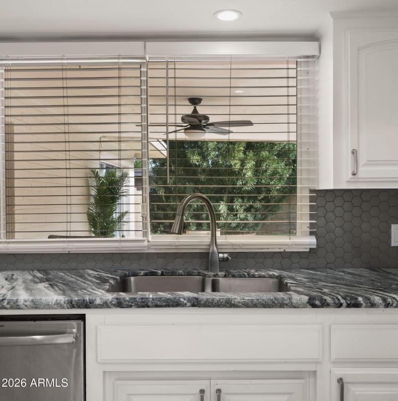 20-web-or-mls-Kitchen Dining Space7