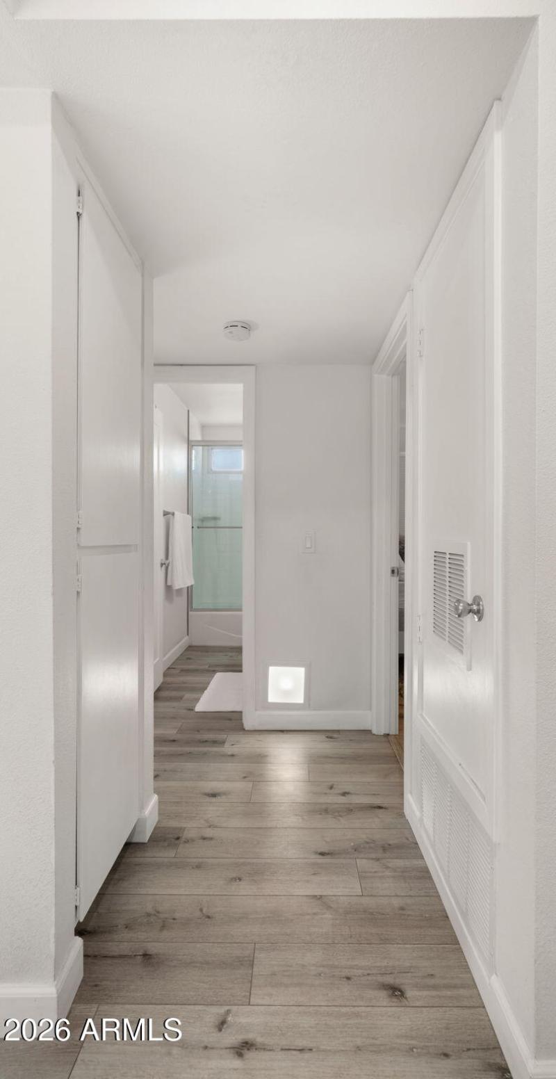 22-web-or-mls-Hallway