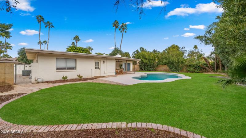 38-web-or-mls-Backyard6