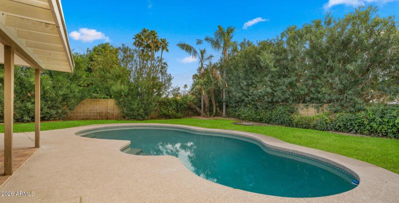 39-web-or-mls-Backyard1