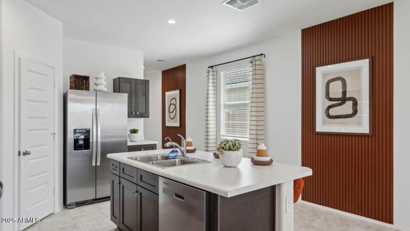 *Picture is of model. Options may vary*