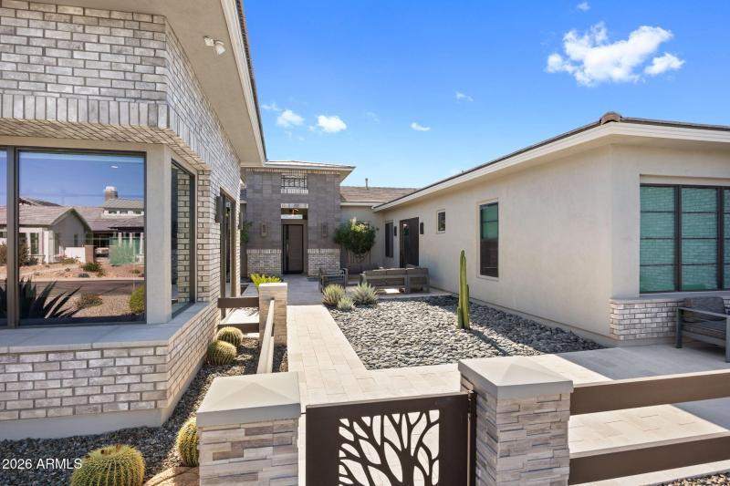 4-web-or-mls-2725 E King Bird Dr-4