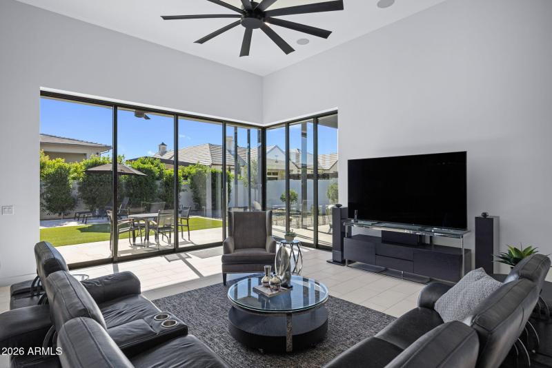 13-web-or-mls-2725 E King Bird Dr-13