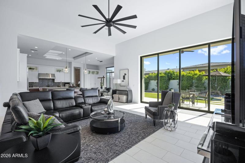 16-web-or-mls-2725 E King Bird Dr-16