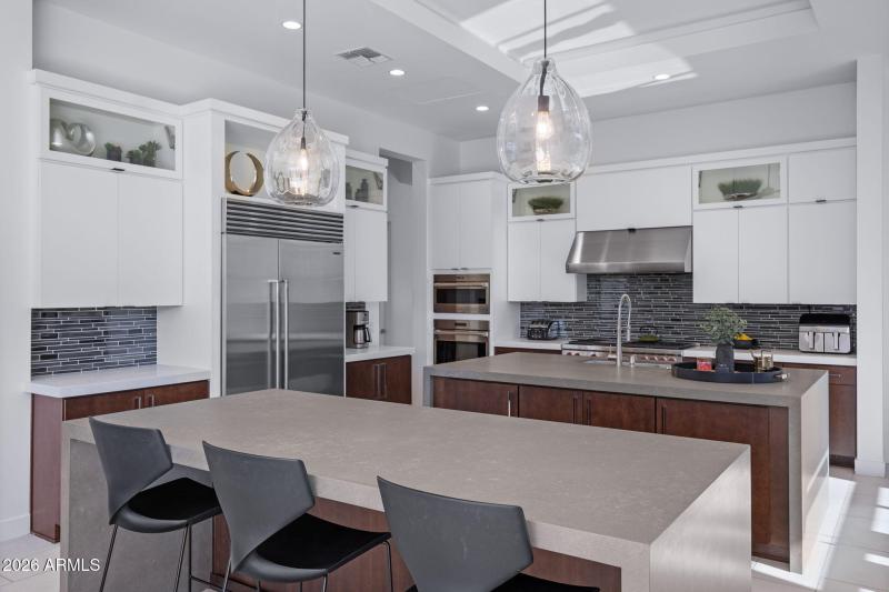 17-web-or-mls-2725 E King Bird Dr-17