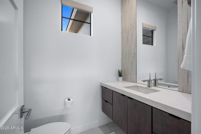 38-web-or-mls-2725 E King Bird Dr-38