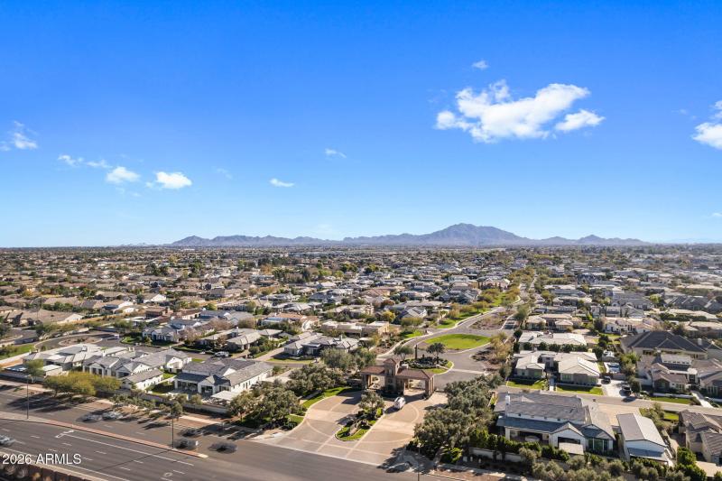 94-web-or-mls-2725 E King Bird Dr-94