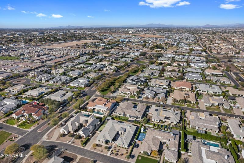 101-web-or-mls-2725 E King Bird Dr-101