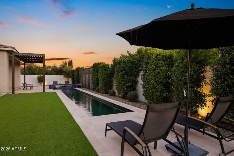 110-web-or-mls-2725 E King Bird Dr-110