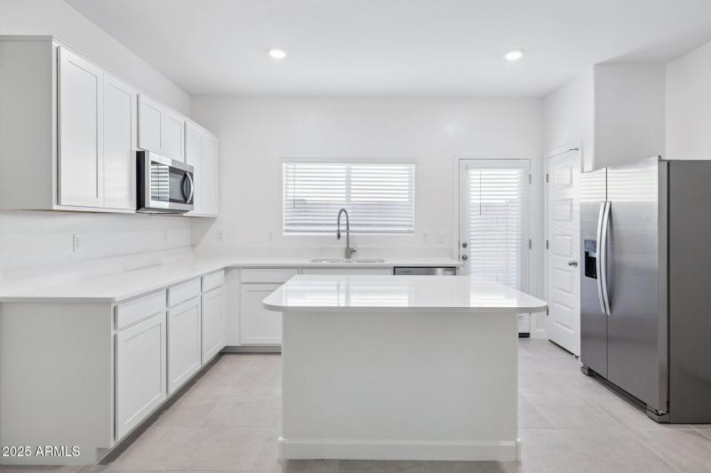 13-web-or-mls-1476-s-241st-ave