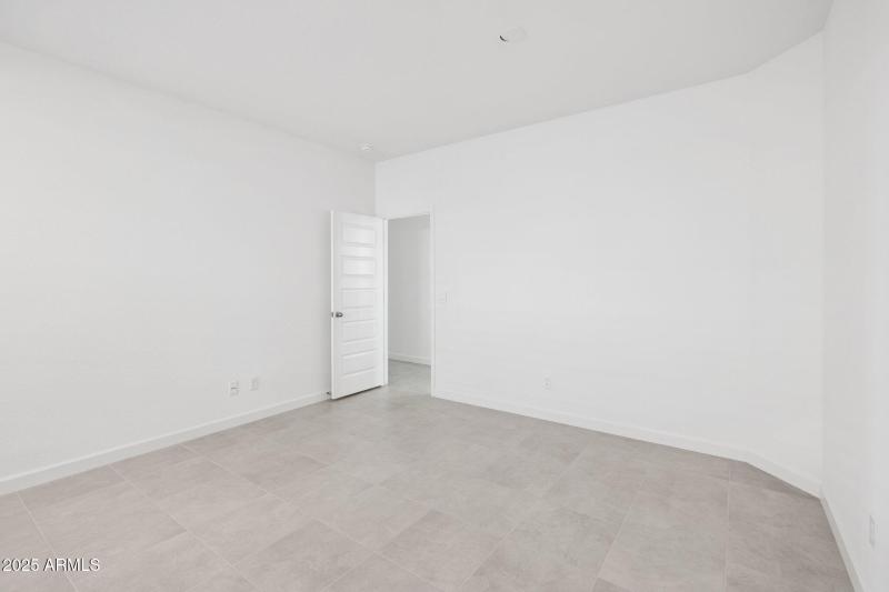 24-web-or-mls-1476-s-241st-ave