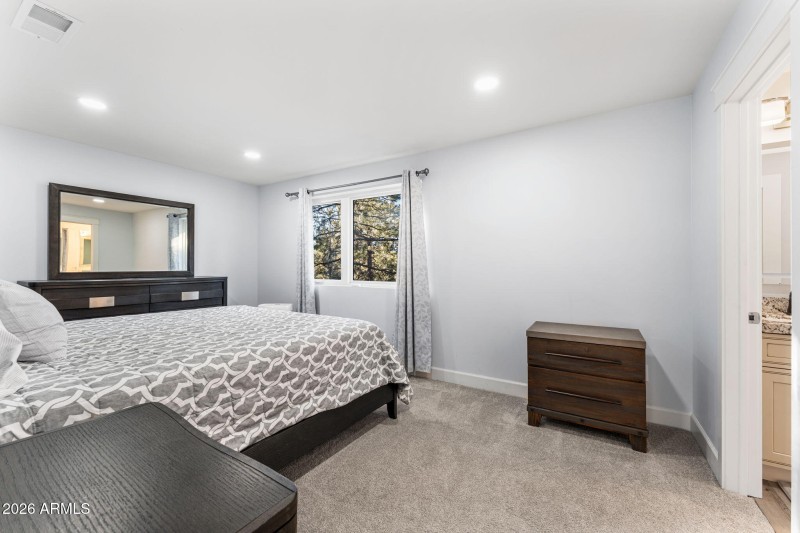 2nd Bedroom (Upstairs)