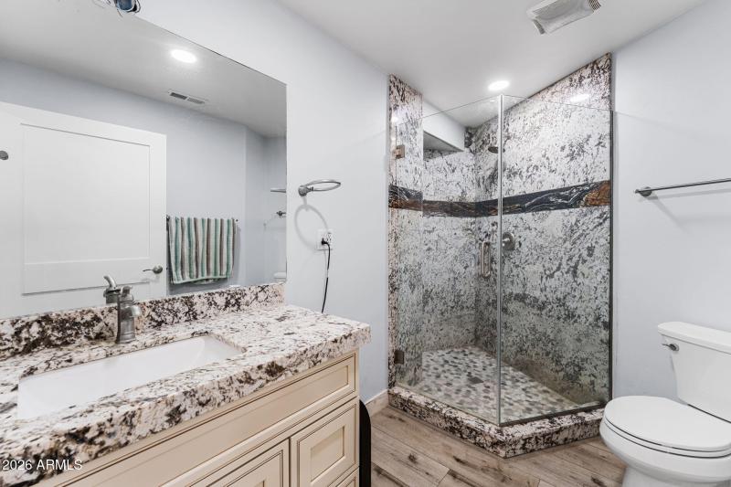 Full Bath (Guest house)