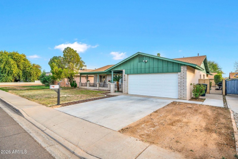 3041 W Acoma Dr-3
