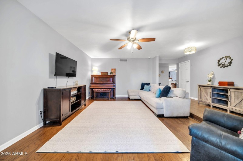 3041 W Acoma Dr-8