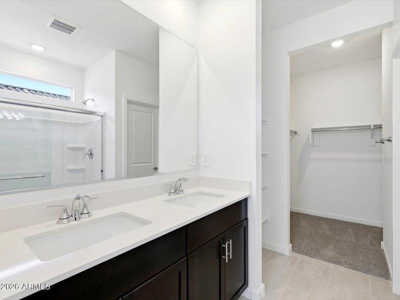 10-5cfb29b1-a0e2-46ac-ac81-8232de2a1286