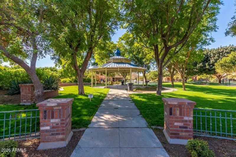 15391 W Dreyfus St-69