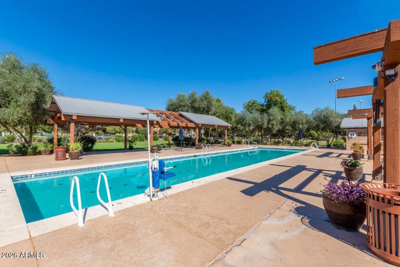 15391 W Dreyfus St-65