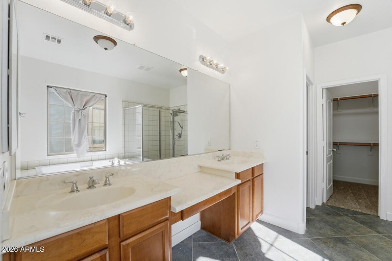 15391 W Dreyfus St-36