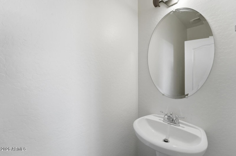 15391 W Dreyfus St-17