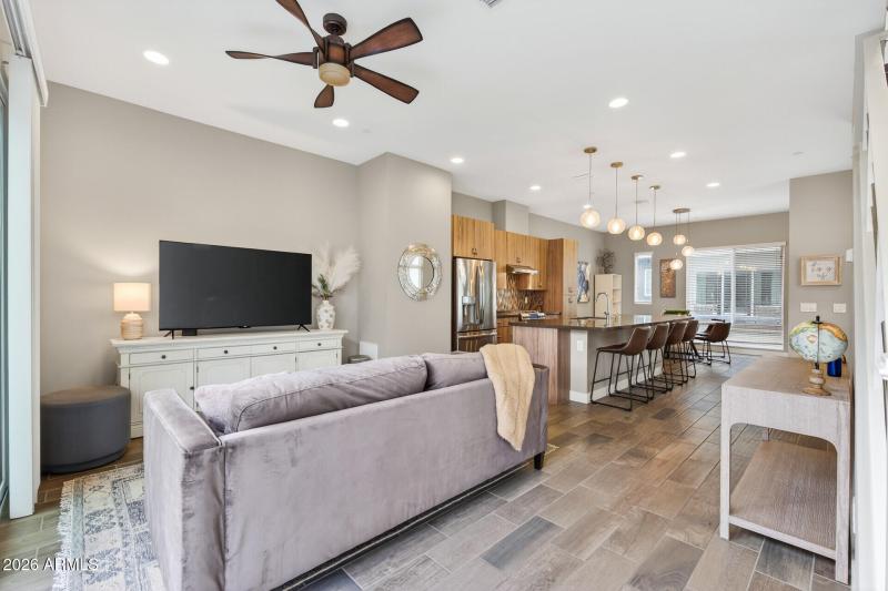 12_1717_E_Morten_Ave_Unit_3812_mls