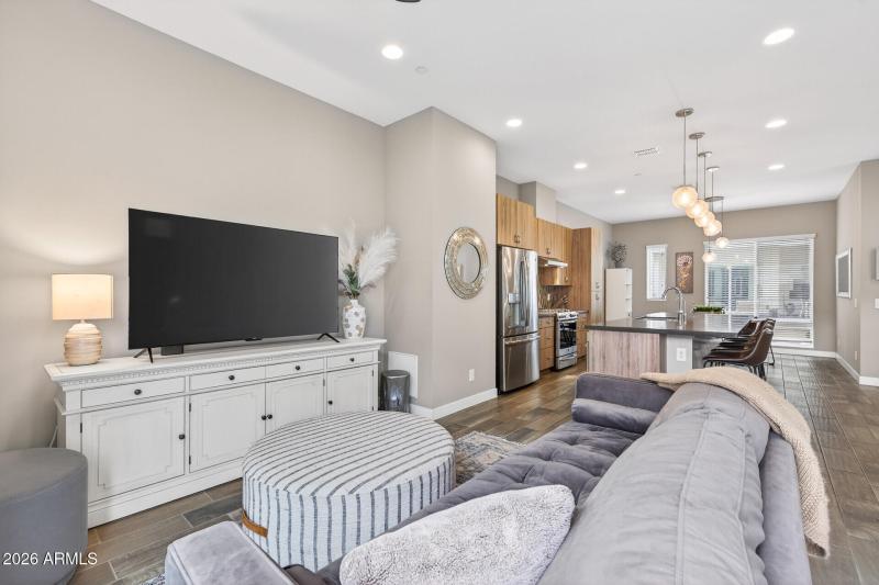 13_1717_E_Morten_Ave_Unit_3813_mls