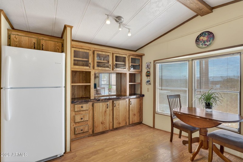 12-web-or-mls-19- N North Dakota Ave