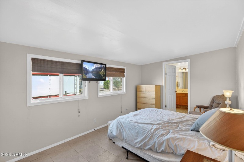 16-web-or-mls-10- N North Dakota Ave