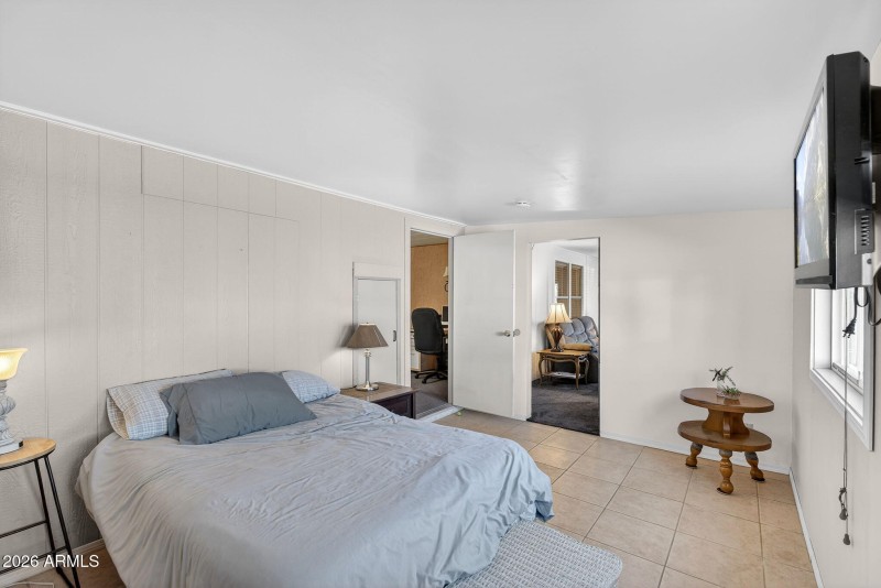 17-web-or-mls-09- N North Dakota Ave