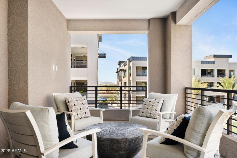 TheLuxeValentino5mb-00485