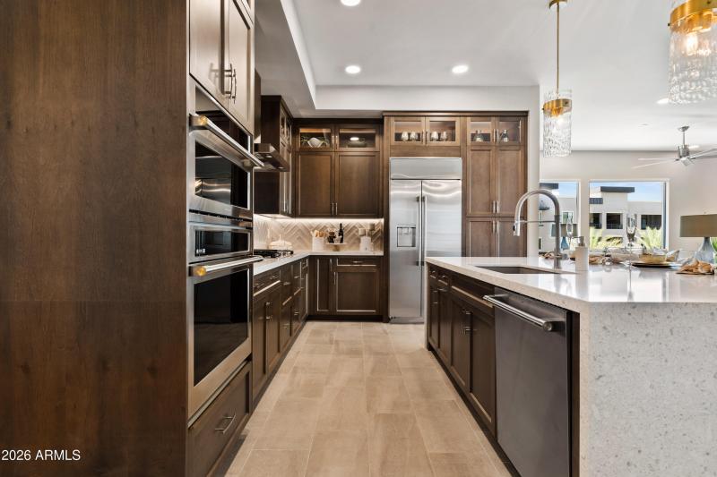 TheLuxeValentino5mb-00506