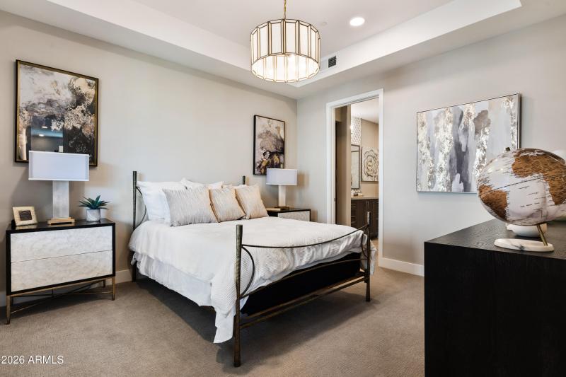 TheLuxeValentino5mb-00530