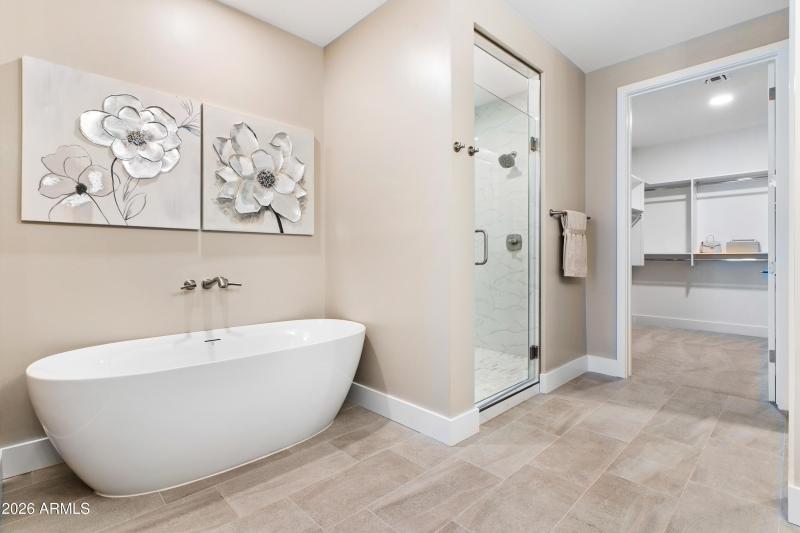 TheLuxeValentino5mb-00591