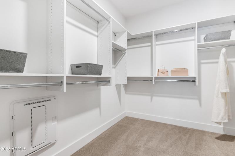 TheLuxeValentino5mb-00600