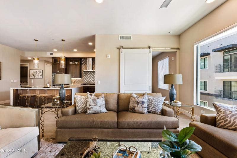 TheLuxeValentino5mb-00655