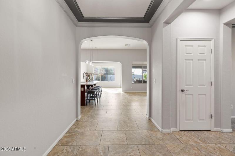 16375 W Whitton Ave Entry looking to kit