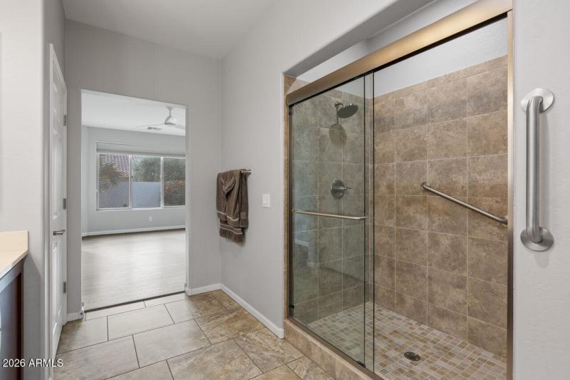 16375 W Whitton Ave Prim Bath Shower to