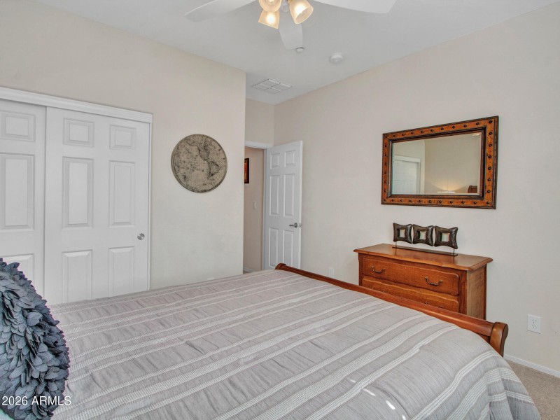 04-Front-Bedroom-(2)