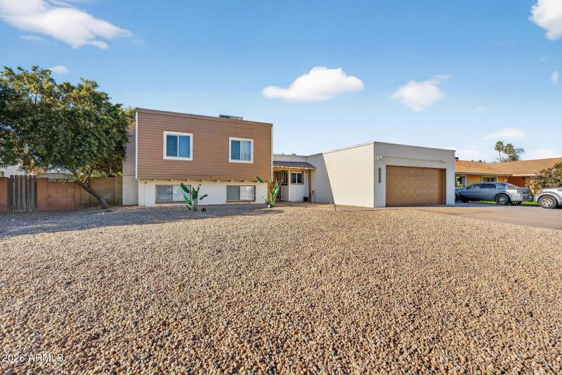 Easy maintenance front yard.