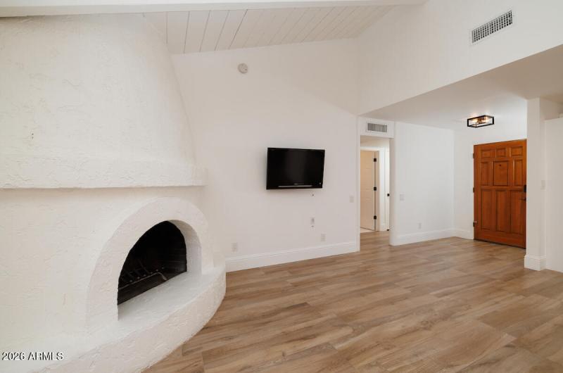 6349_N_78th_St_103_06