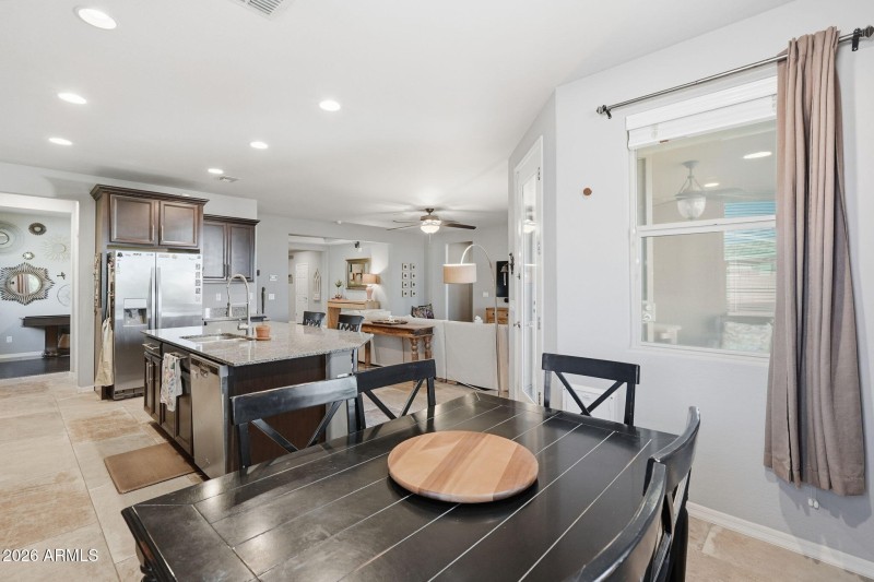 8008 S 42nd Ln Breakfast