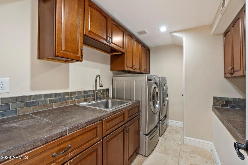 2nd Laundry lower Level