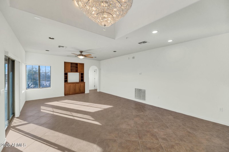 3935 E Rough Rider Rd-large-007-026-TOD5