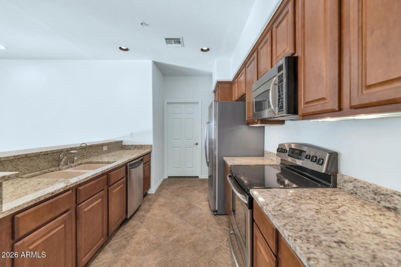 3935 E Rough Rider Rd-large-012-030-TOD5