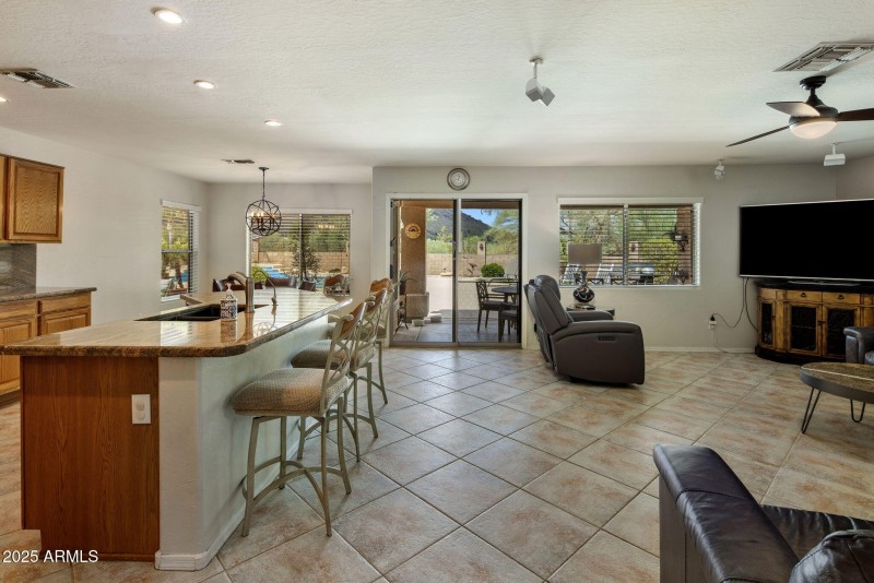 Kitchen - Family room