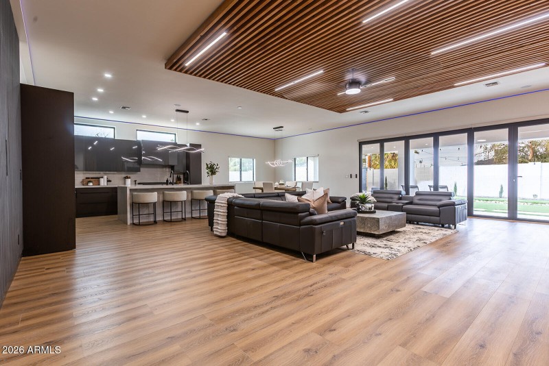 2536 E Indianola Ave-39