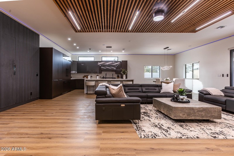 2536 E Indianola Ave-71