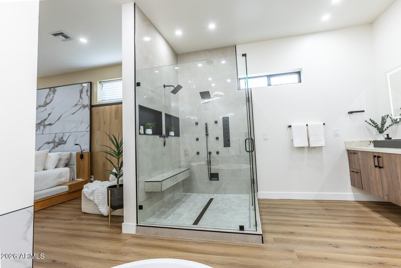 2536 E Indianola Ave-65